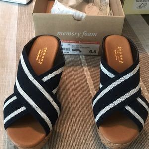 6.5 sandal - Sonoma wedge - new - navy and white